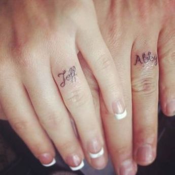 preocupación Establecimiento Dinámica Tatuajes de anillos como nuevas alianzas de matrimonio